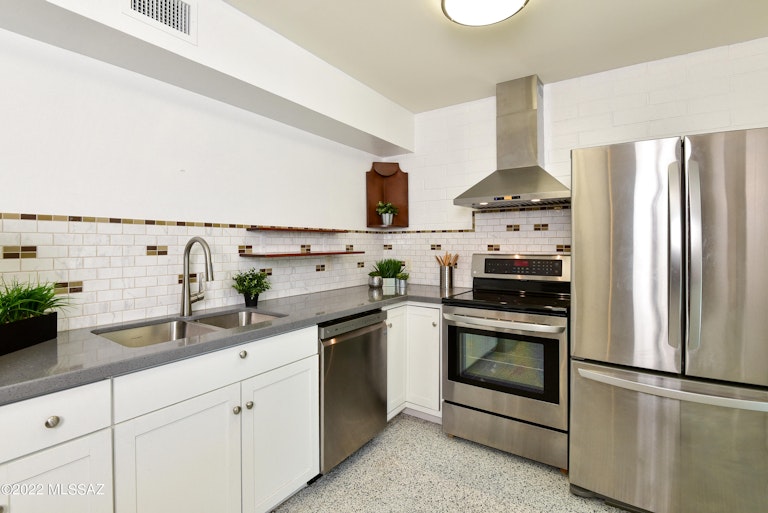 Photo 5 of 26 - 3960 E Flower St #41, Tucson, AZ 85712