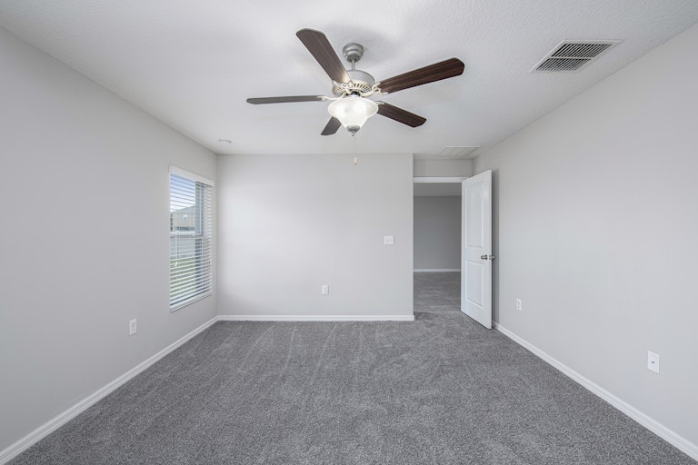 Photo 12 of 17 - 325 Cascade Bend Dr, Ruskin, FL 33570