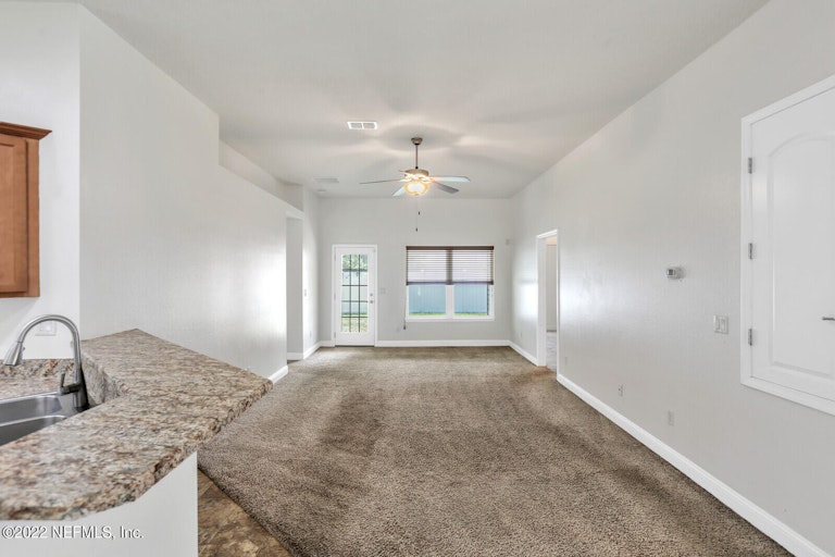 Photo 12 of 35 - 5816 Round Table Rd, Jacksonville, FL 32254