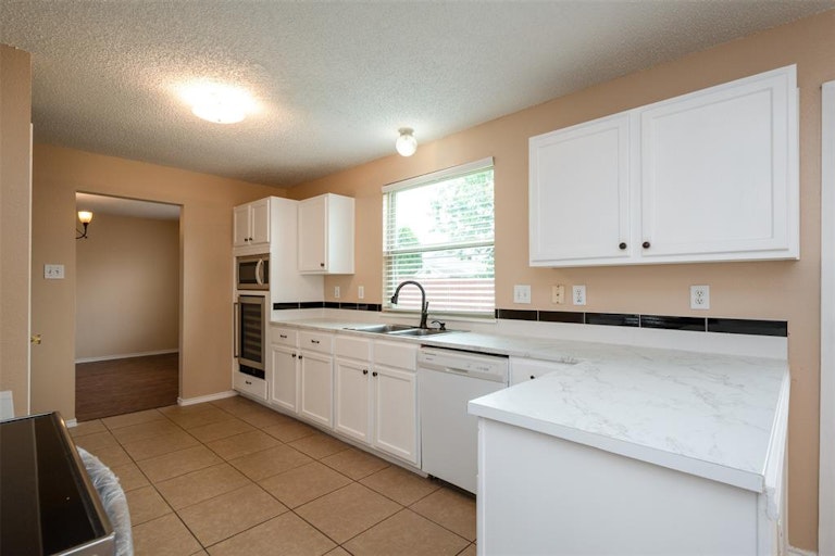 Photo 20 of 35 - 9068 Blue Ridge Trl, Fort Worth, TX 76118