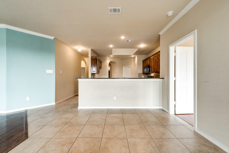 Photo 3 of 29 - 7329 Big Sky Dr, Dallas, TX 75249