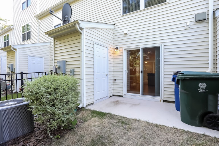 Photo 22 of 25 - 8512 Quarton Dr, Raleigh, NC 27616