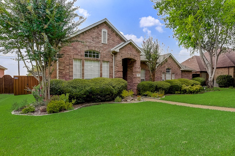 Photo 12 of 50 - 835 Pelican Ln, Coppell, TX 75019