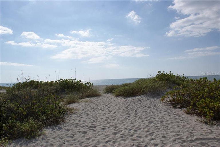 Photo 22 of 25 - 600 Harbor Dr S, Venice, FL 34285