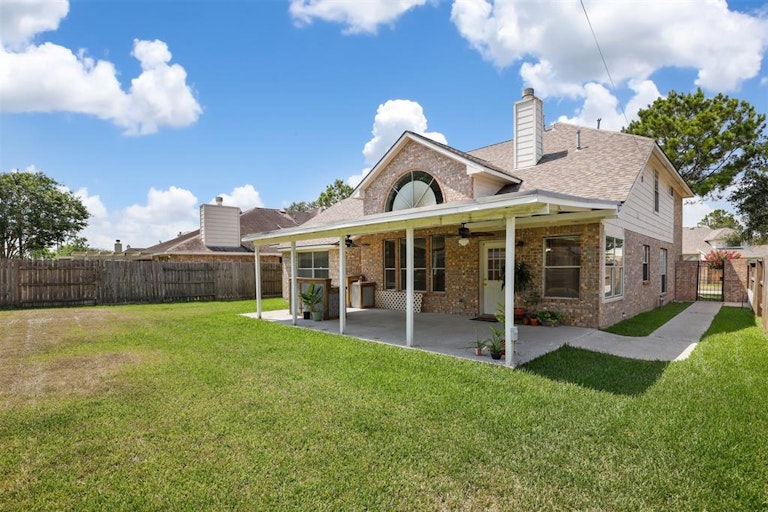 Photo 29 of 35 - 3603 Beacon Hill Dr, Pearland, TX 77584