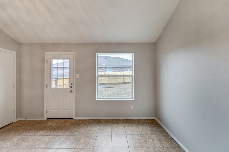 Photo 6 of 26 - 8904 Catalonia Dr, Dallas, TX 75217