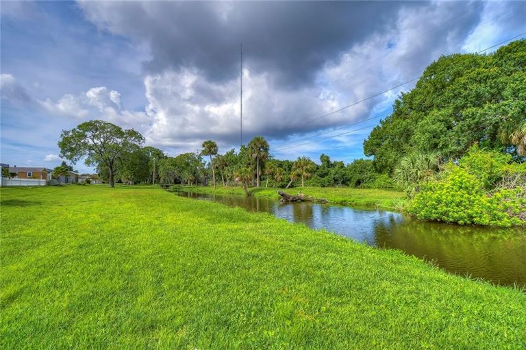 Photo 41 of 49 - 2105 Dartmouth Dr, Holiday, FL 34691