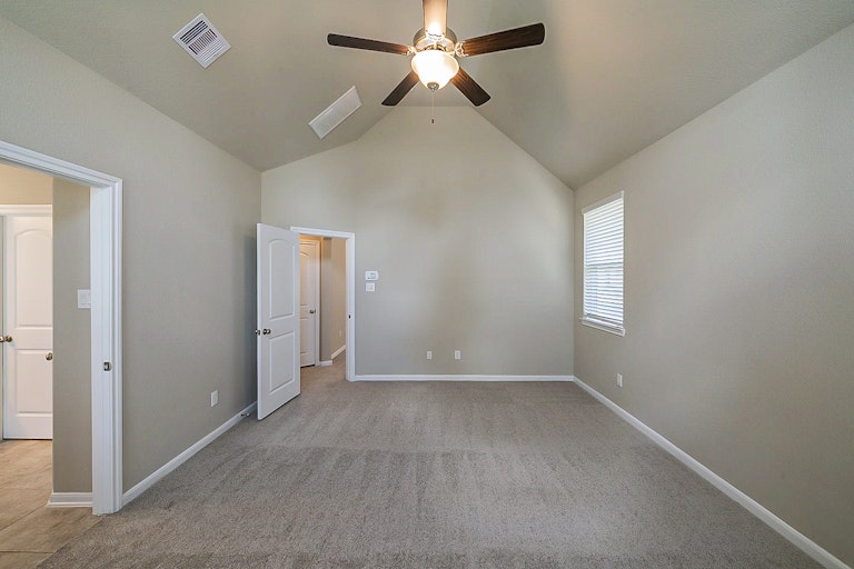 Photo 18 of 32 - 12426 Alora Bluff Trl, Humble, TX 77346