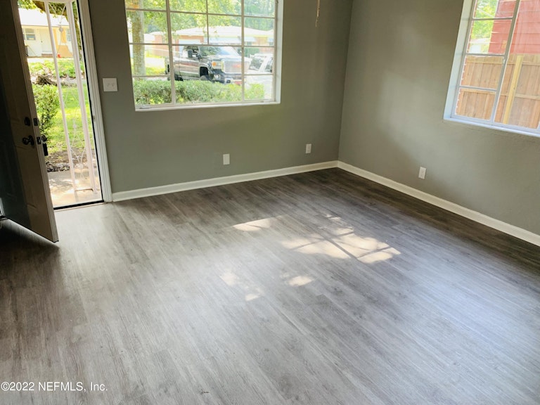 Photo 2 of 19 - 1354 Labelle St, Jacksonville, FL 32205