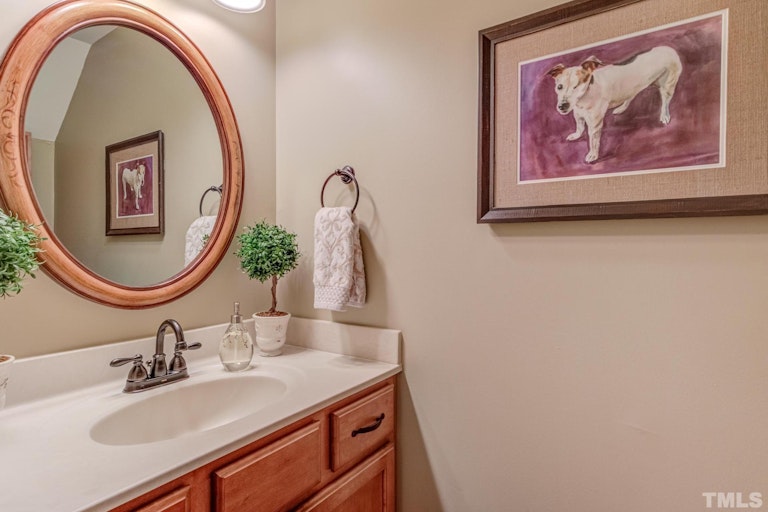 Photo 12 of 27 - 5628 Darrow Dr, Raleigh, NC 27612