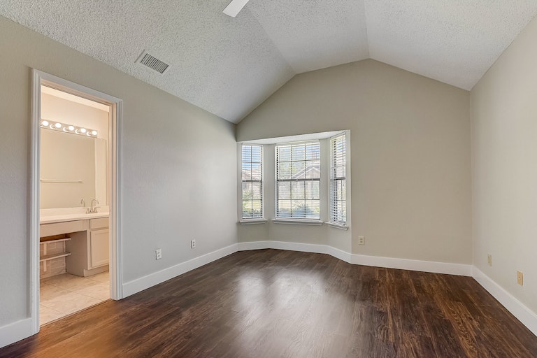 Photo 7 of 30 - 1502 Windmill Ln, Mesquite, TX 75149