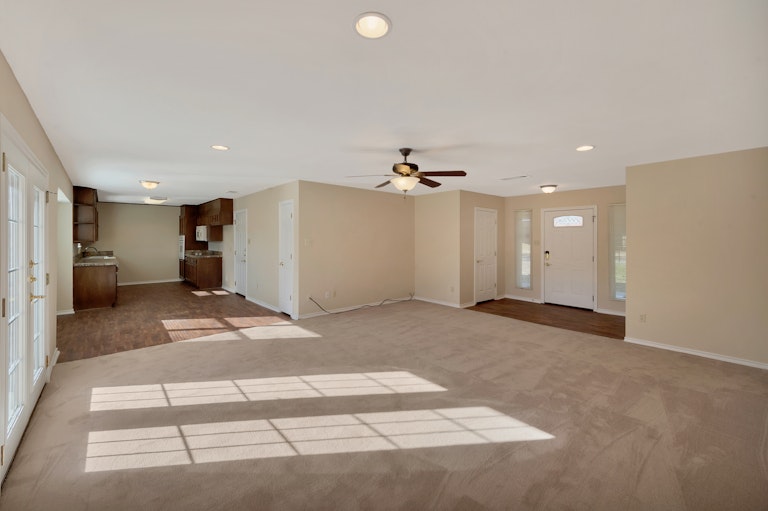 Photo 3 of 24 - 1800 Timberline Dr, Benbrook, TX 76126