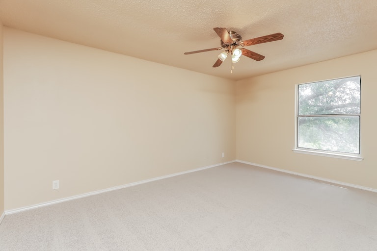 Photo 21 of 27 - 4707 Pebble Gln, San Antonio, TX 78217