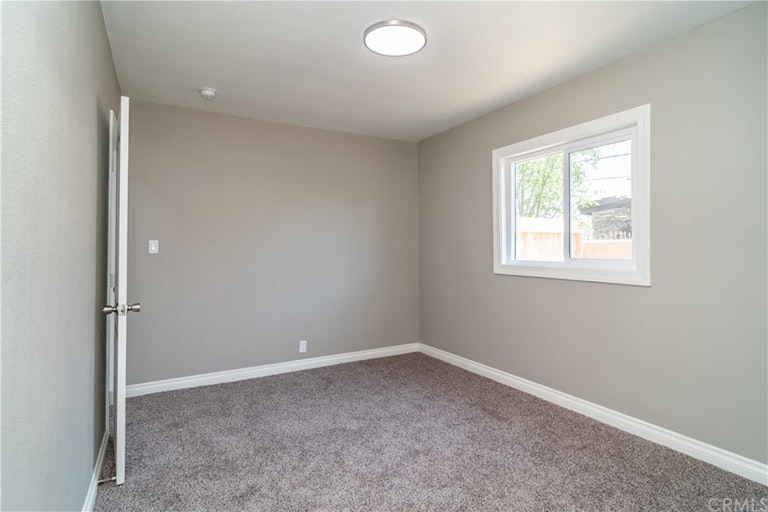 Photo 27 of 53 - 9828 Carob Ave, Fontana, CA 92335