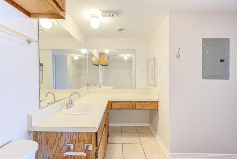 Photo 17 of 37 - 12200 Overbrook Ln #31A, Houston, TX 77077
