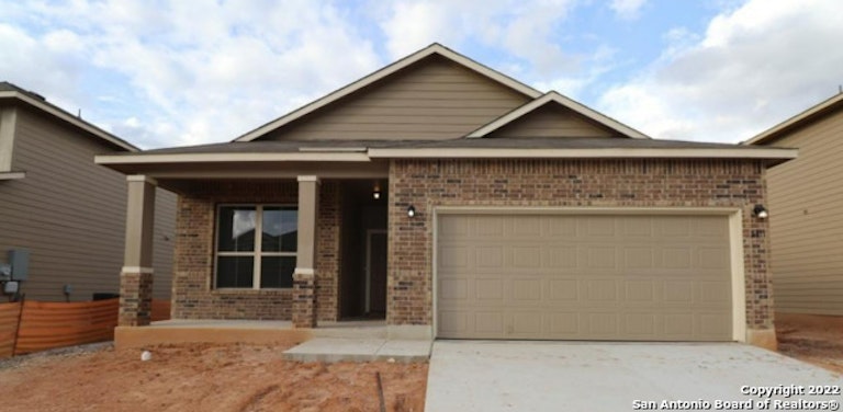 Photo 2 of 27 - 1062 Sixtree Dr, New Braunfels, TX 78130