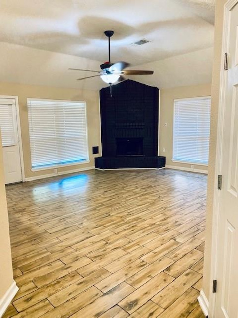 Photo 3 of 36 - 6126 Nancet Dr, Houston, TX 77041