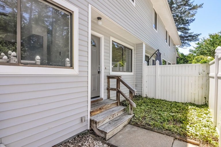 Photo 23 of 25 - 7265 Sandy Creek Dr, Raleigh, NC 27615