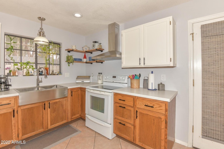 Photo 5 of 37 - 10013 N 54th Ave, Glendale, AZ 85302