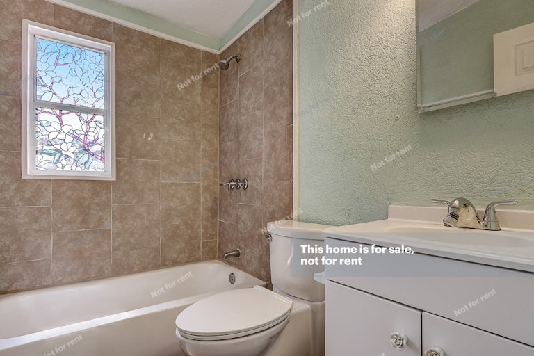 Photo 6 of 29 - 4030 Lockhart Dr N, Jacksonville, FL 32209