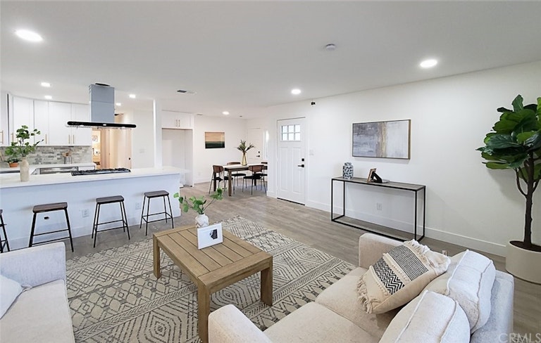 Photo 6 of 35 - 1720 W 59th St, Los Angeles, CA 90047
