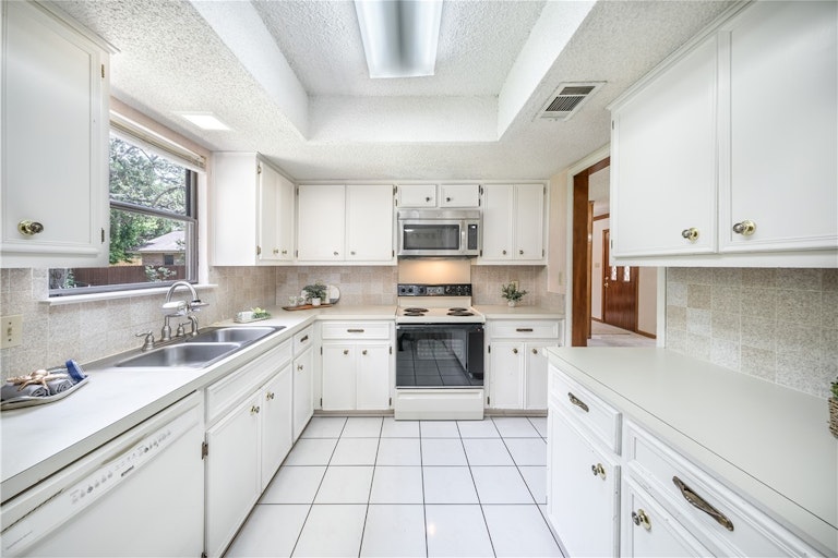 Photo 9 of 37 - 1501 Wilson Heights Dr, Austin, TX 78746