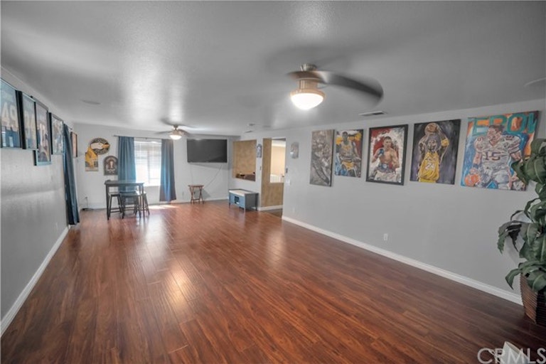 Photo 24 of 50 - 7491 Spindlewood Dr, Eastvale, CA 92880