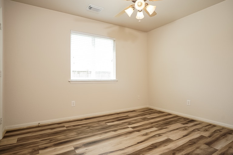 Photo 16 of 25 - 21123 Spur Ridge Ct, Richmond, TX 77406