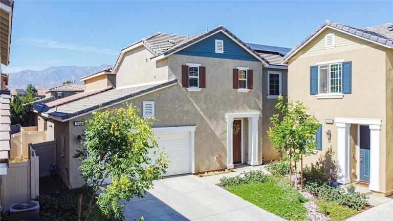 Photo 3 of 61 - 908 Blue Orchid, Beaumont, CA 92223