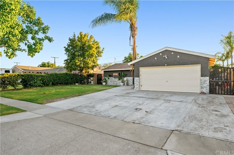 Photo 2 of 52 - 1325 S Moonstone St, Anaheim, CA 92804