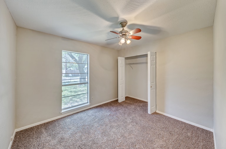 Photo 23 of 29 - 3106 Edelweiss Dr, Grand Prairie, TX 75052