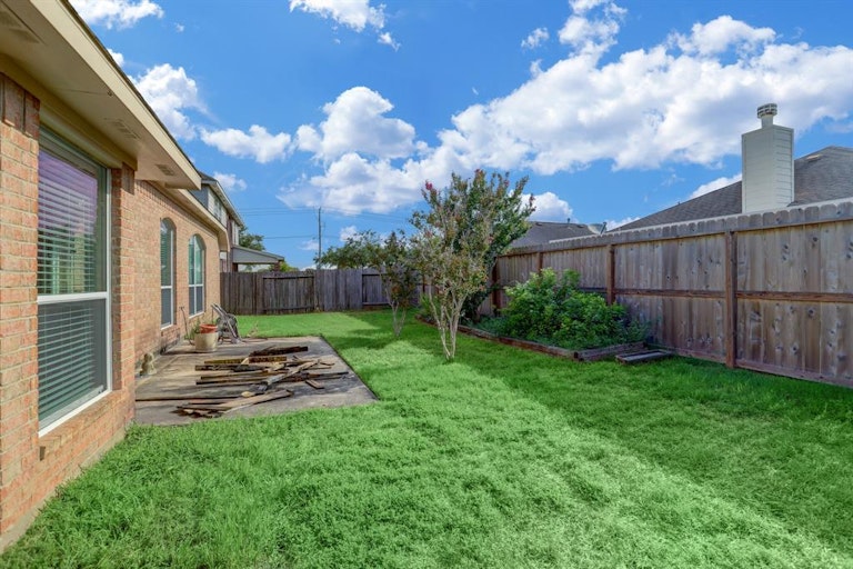 Photo 30 of 31 - 4911 Falling Oak Ct, Pasadena, TX 77505