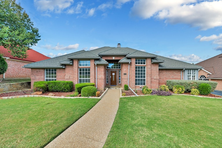 Photo 1 of 29 - 720 Evergreen Dr, Hurst, TX 76054