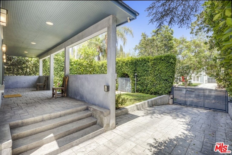 Photo 7 of 49 - 641 N Mariposa Ave, Los Angeles, CA 90004
