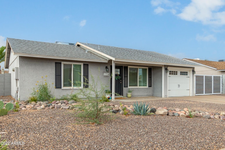 Photo 4 of 42 - 1704 W Loughlin Dr, Chandler, AZ 85224