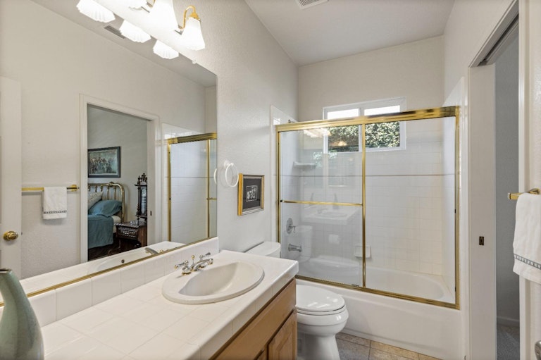 Photo 20 of 35 - 2421 Walnut Oaks Ln, Carmichael, CA 95608