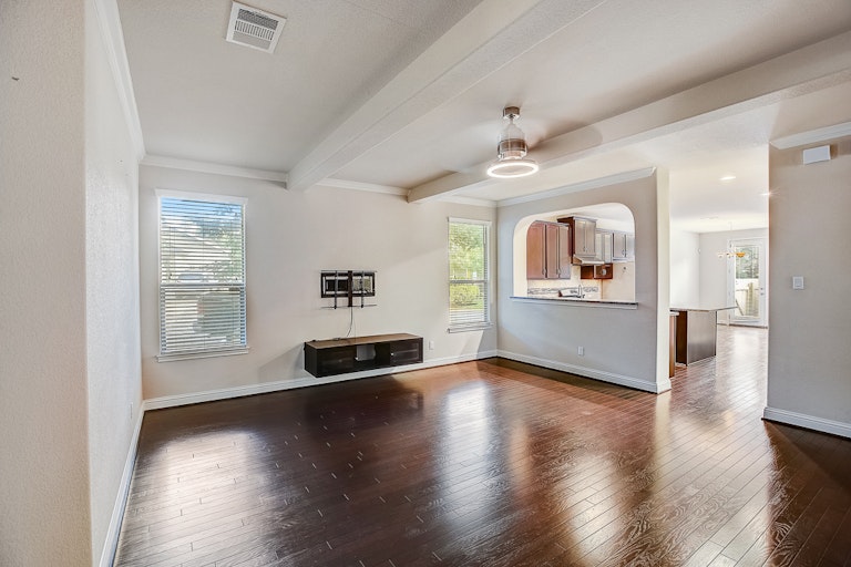Photo 6 of 36 - 2620 Lightfoot Trl, Austin, TX 78745