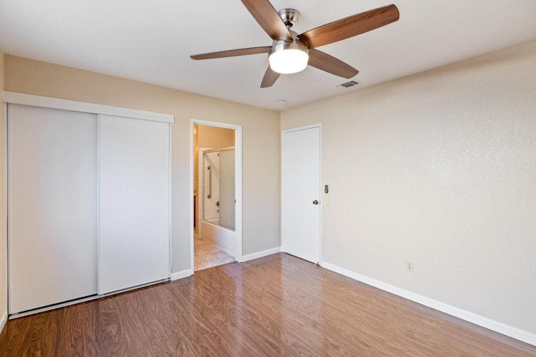 Photo 23 of 38 - 5030 Strasbourg Way, Sacramento, CA 95842