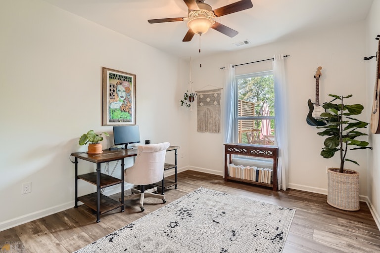 Photo 11 of 34 - 468 Greyfield Dr, Canton, GA 30115