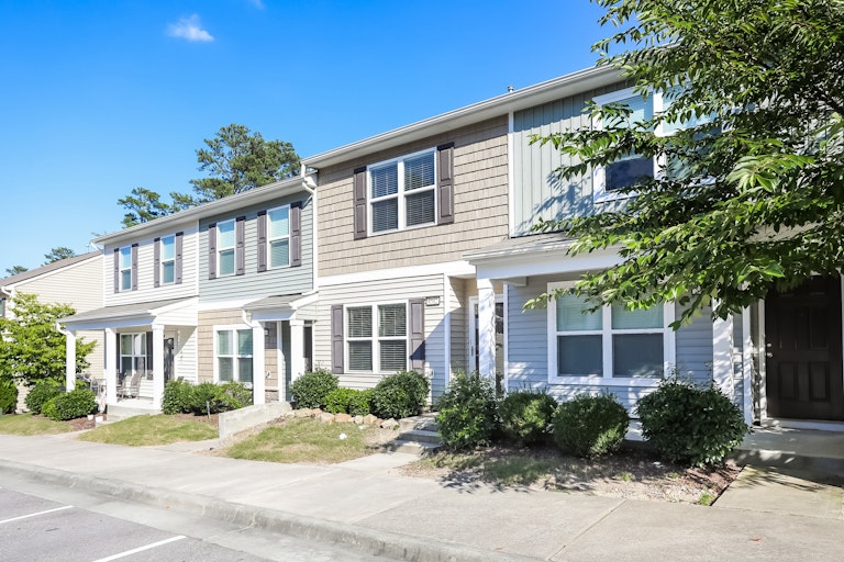 Photo 6 of 25 - 8512 Quarton Dr, Raleigh, NC 27616