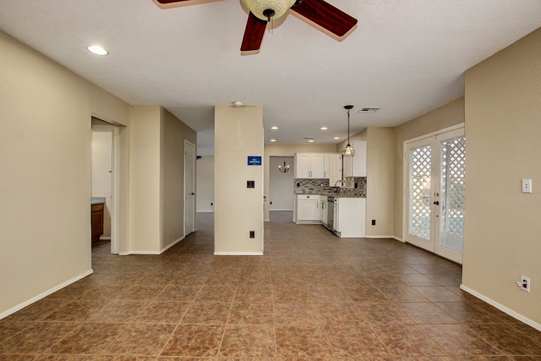 Photo 5 of 25 - 3543 E Tonto Ln, Phoenix, AZ 85050