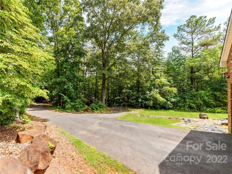 Photo 4 of 30 - 1801 Charles Raper Jonas Hwy, Mount Holly, NC 28120