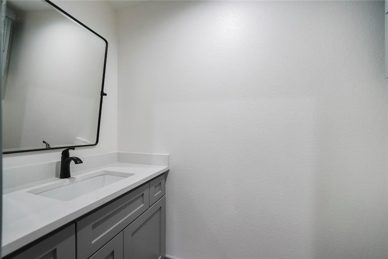 Photo 19 of 31 - 5402 Enchanted Mist Dr, Humble, TX 77346