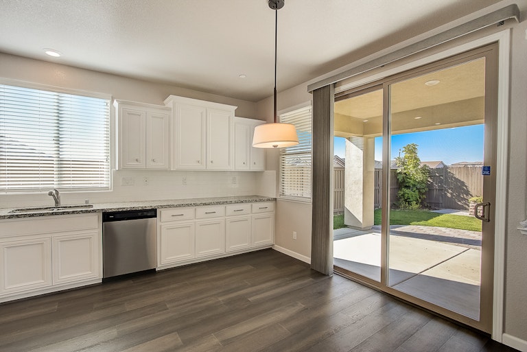 Photo 16 of 34 - 6025 Belfast Way, Roseville, CA 95747