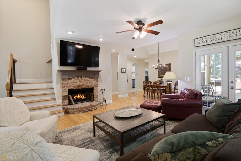 Photo 12 of 59 - 2550 Johnston Rd NW, Kennesaw, GA 30152