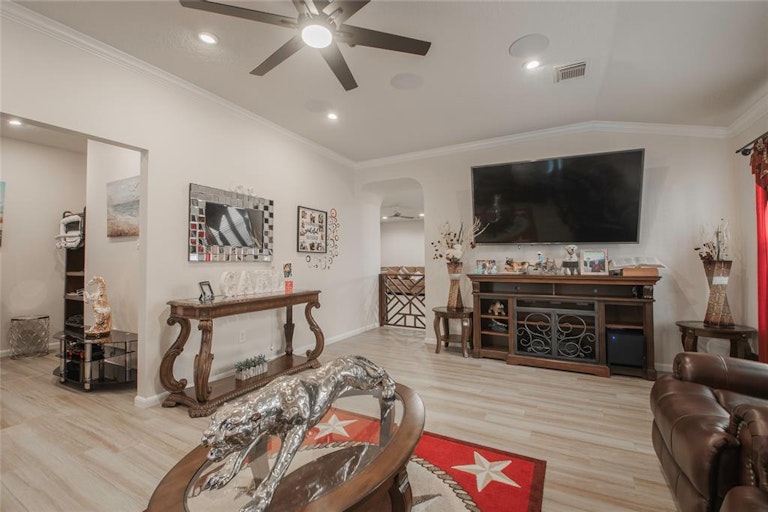 Photo 5 of 25 - 6606 Autumn Sunset Ln, Spring, TX 77379