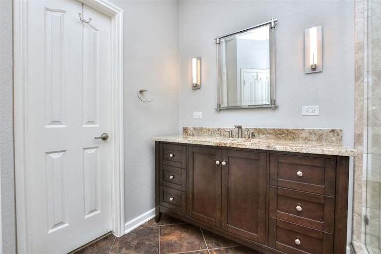 Photo 19 of 27 - 8020 Alophia Dr, Austin, TX 78739