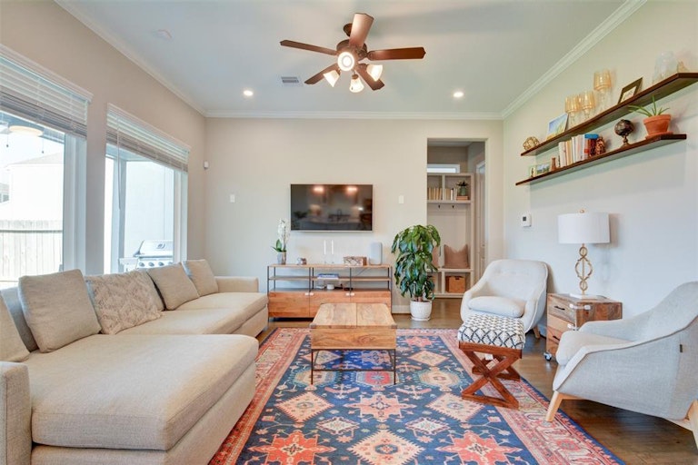 Photo 13 of 33 - 10009 Granary Dr, Houston, TX 77080