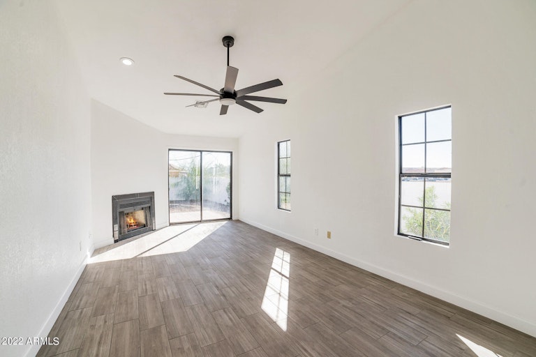 Photo 10 of 26 - 5601 E Paradise Ln, Scottsdale, AZ 85254