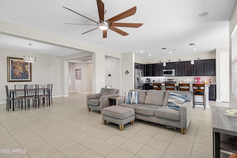 Photo 4 of 48 - 629 S 196th Dr, Buckeye, AZ 85326